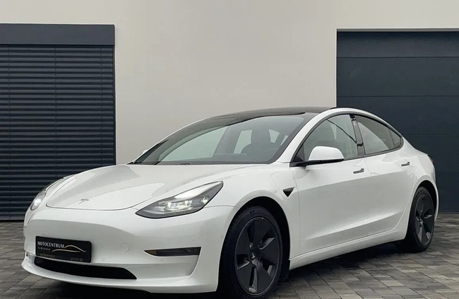 Tesla Model 3 cena 125900 przebieg: 33000, rok produkcji 2021 z Żmigród małe 631